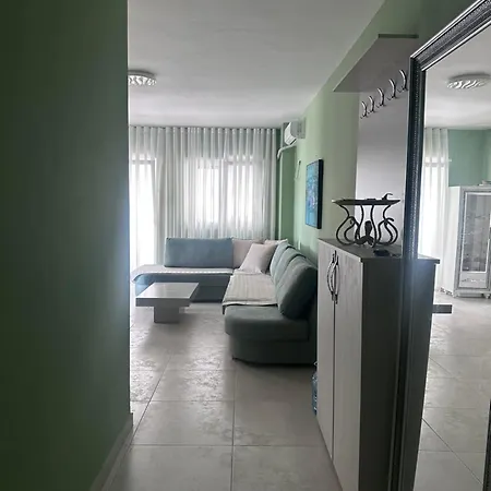 Lejlighed Green Apartment