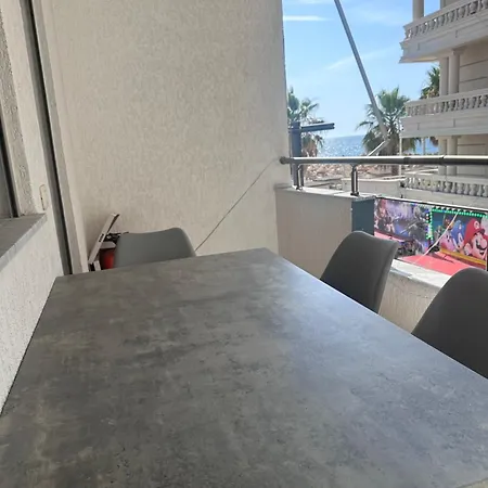 Green Apartment